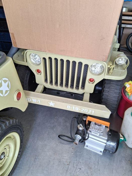 Jeep Willys na akumulator (wersja 24V, napęd 4x4).