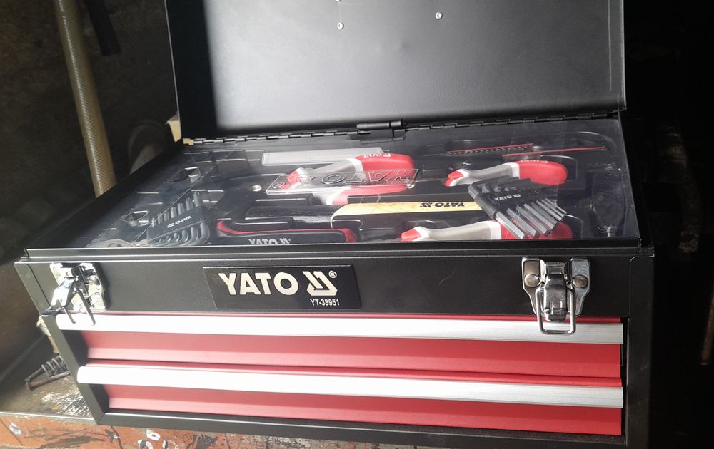 Skrzynka narzędziowa Yato-80 elementów