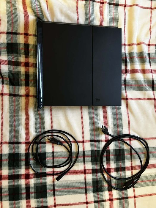 Sprzedam ps4 uzywana ale wpelni sprawna