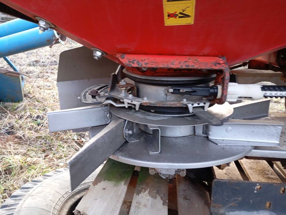 Розкидач міндобрива Kverneland