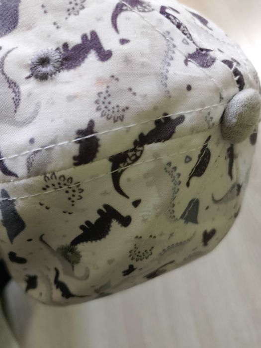 Czapka z daszkiem Dino