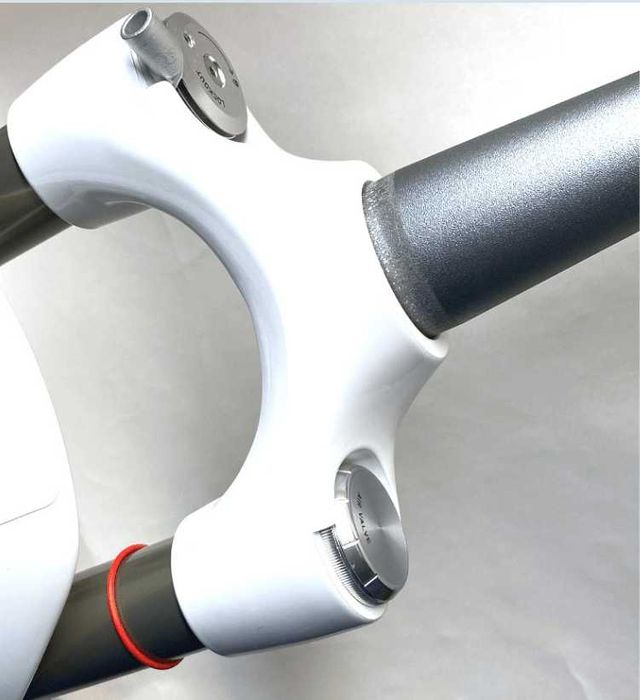 Нова повітряна вилка RockShox Paragon Gold RL 28″, Solo Air ексцентрик