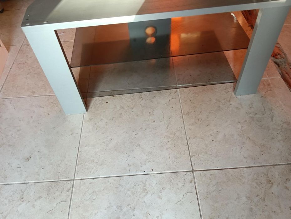 Móvel TV com duas prateleiras em vidro