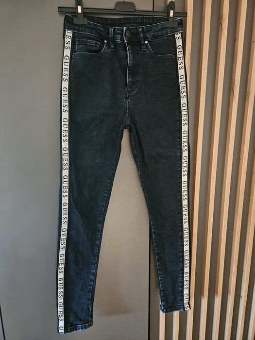 Jeansy z lampasem Guess