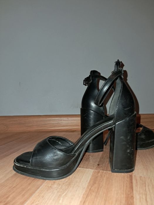 Buty na słupku czarne