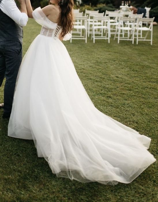 Весільні сукня А сілует