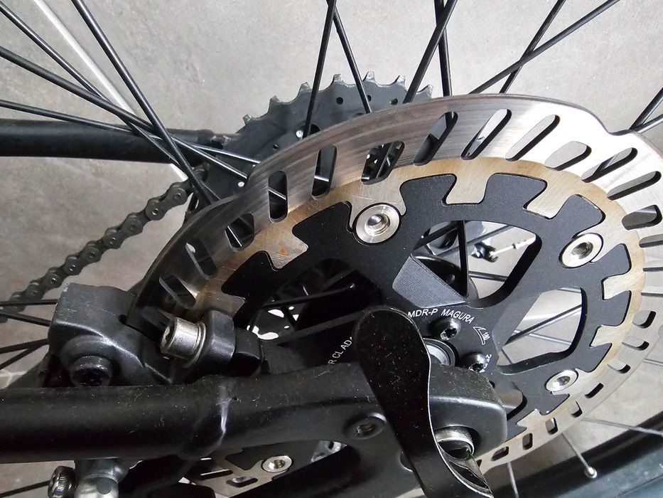 BTT GIANT ELETRICA COM FULL EXTRAS SEMI NOVA