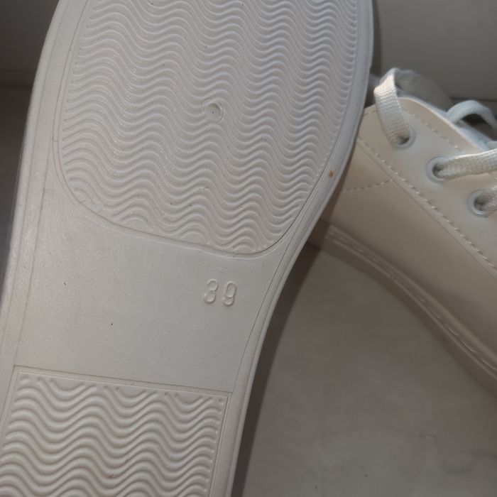 Кроссовки,синие и белые, очень хорошего качества