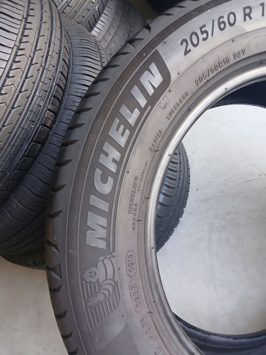 2 pneus 205 60 r16 Michelin