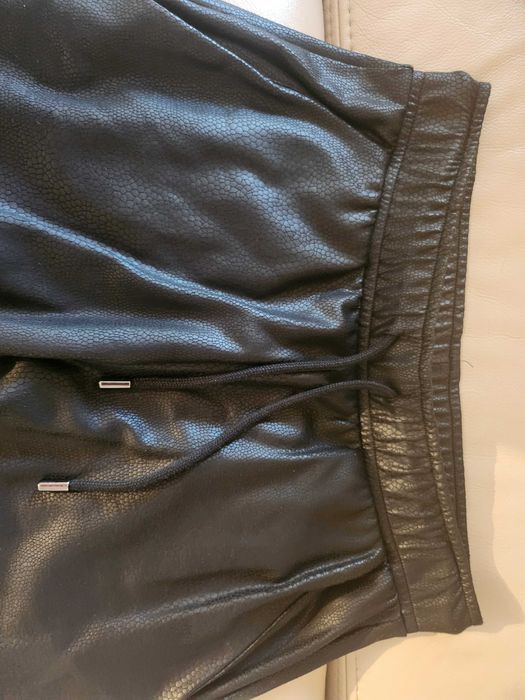 Spodnie damskie Calzedonia ala skóra.