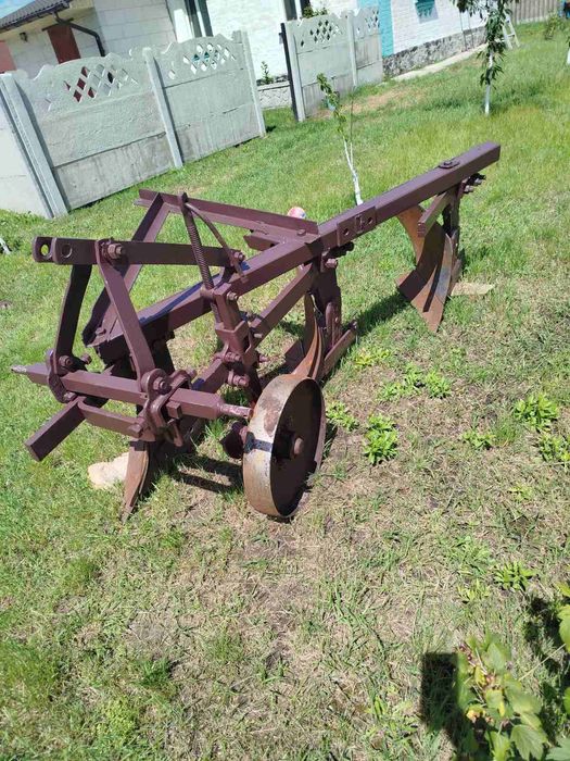Продам плуг плн 3-35