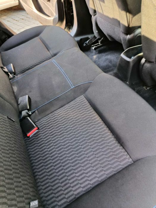 Автомобіль  Peugeot 208