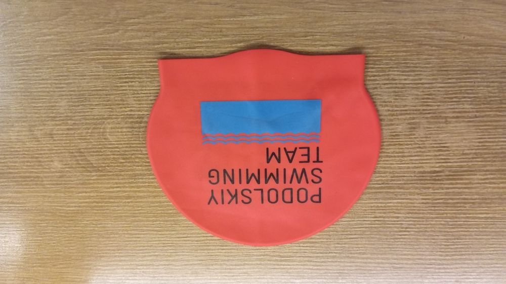 Шапка и очки для плавания