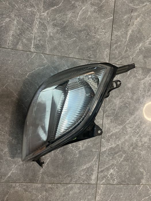 2S6x13W029BJ Фара передня права на Ford Fiesta 2002-2005