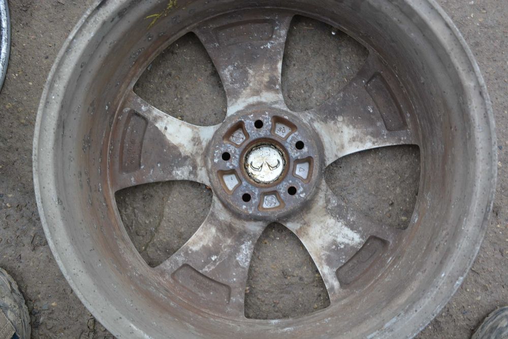 Infiniti FX37 felgi aluminiowe 20" 20x8J ET50 komplet