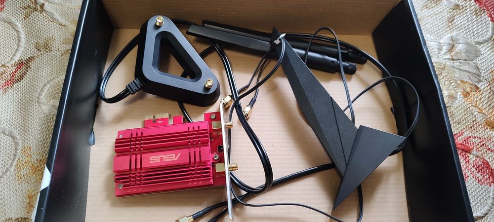 PCE-AC56 від Asus — це бездротовий, дводіапазонний адаптер WiFi