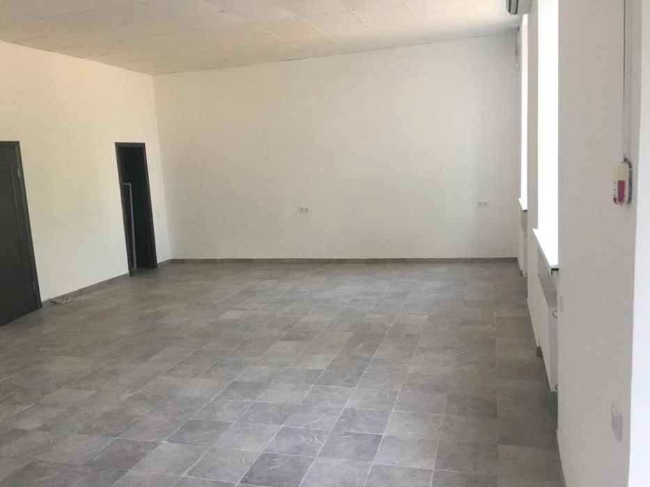 Продаж комерційного фасадного приміщення  121 м2 ,р-н Нива