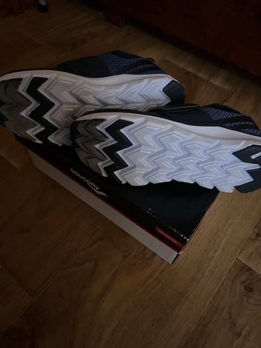 Продам кросівки.Saucony.Розмір 33 Темно синього кольору.