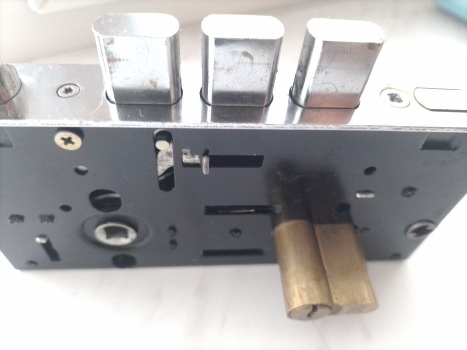 Дверной замок 570 грн.