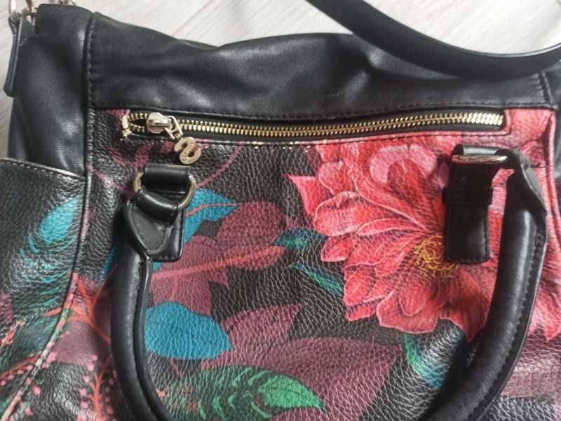 Torebka damska Desigual – kwiatowy wzór, styl boho