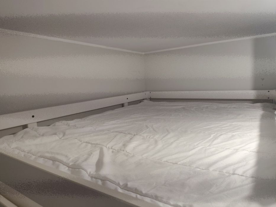 Cama de casal elevada IKEA 140x200 + colchão – pouco uso