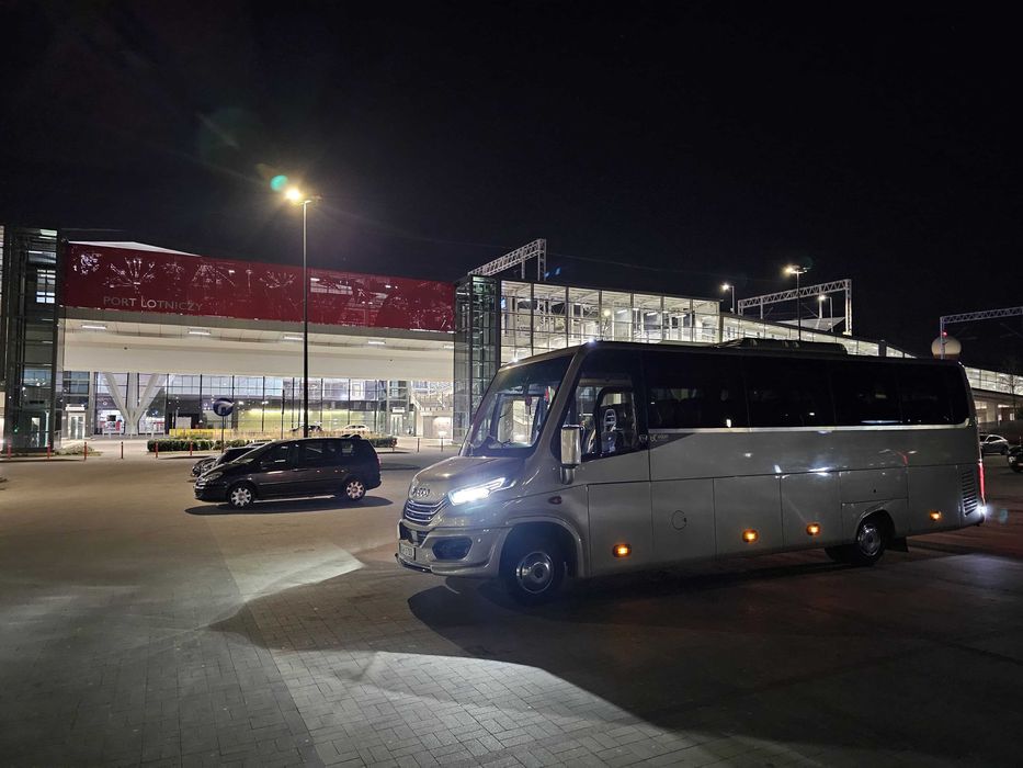 wynajem luksusowych autokarów i busów Bydgoszcz 8,16,23,32,34,50,55-os