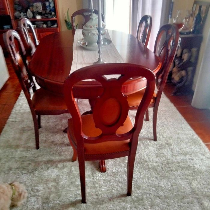 Mesa extensível em Mogno