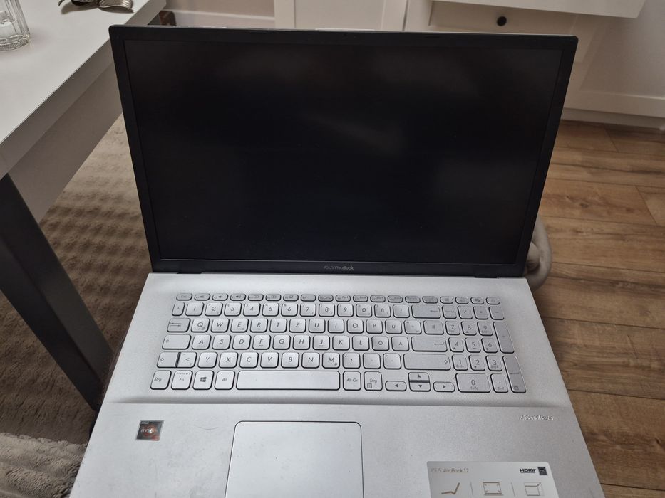 Laptop asus M712D