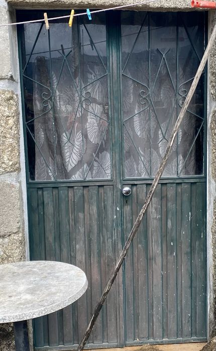 Portas em ferro bom estado