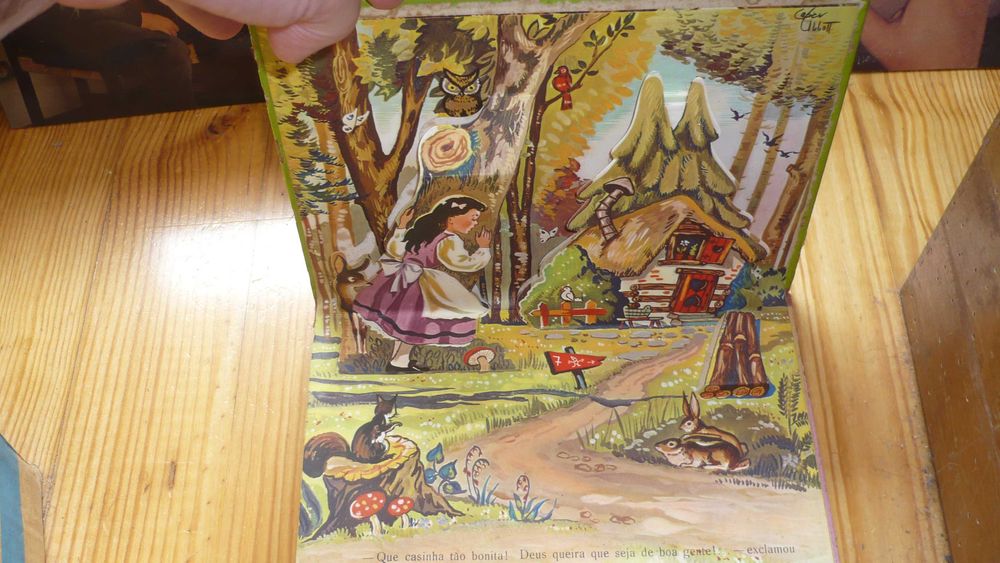 Livro Infantil com Relevo Edições Majora - Antigo
