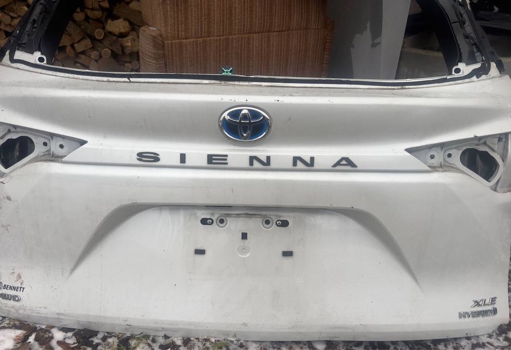 Ляда кришка багажника Toyota Sienna 2021-2024