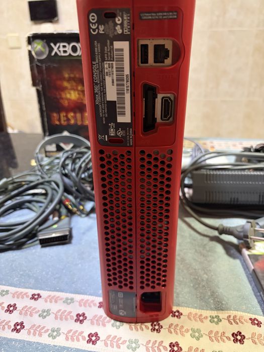 Xbox 360 Edição Limitada Resident Evil + 2 comandos + Caixa e manuais