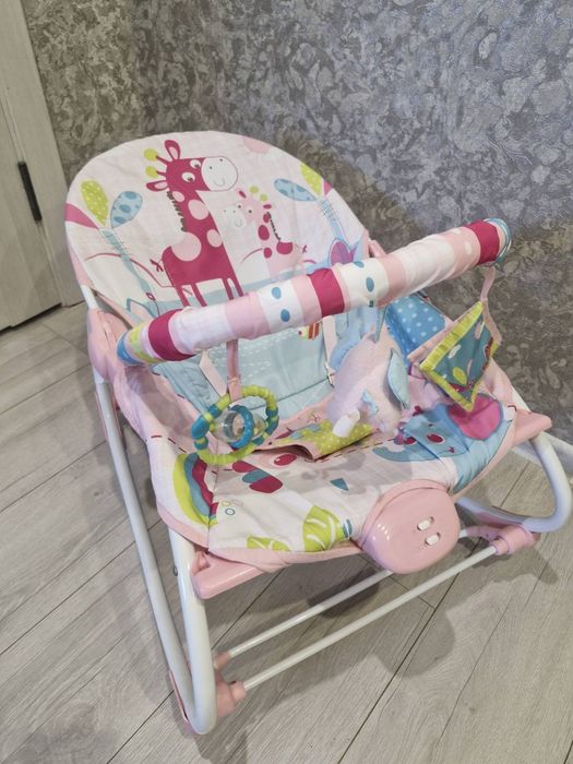 Крісло-гойдалка,заколихуючий центр,ходунки,трюмо для дівчинки,столик