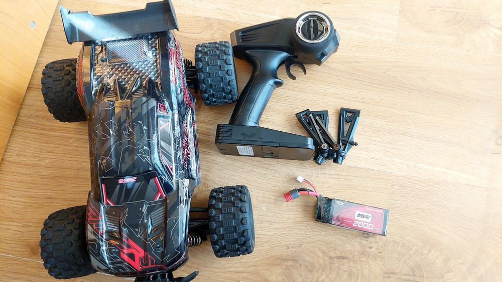 Model rc Deerc 1217 bezszczotkowy v max 75 km/h.