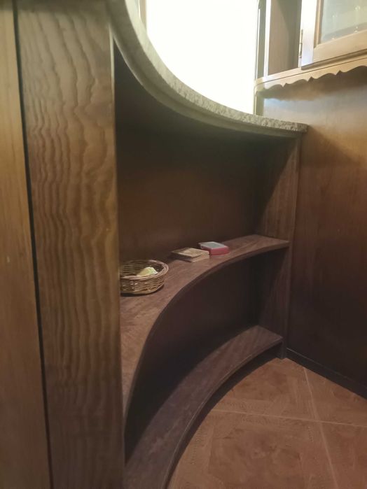 Bar em madeira com bancos