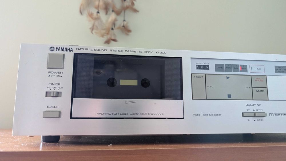 deck Yamaha serii „Natural Sound”, model K-300