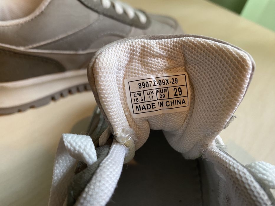 Продам кроссовки для мальчика Reserved