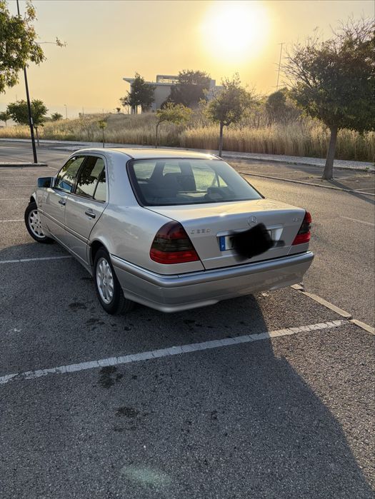 Mercedes-Benz C 220 — fotografia 3
