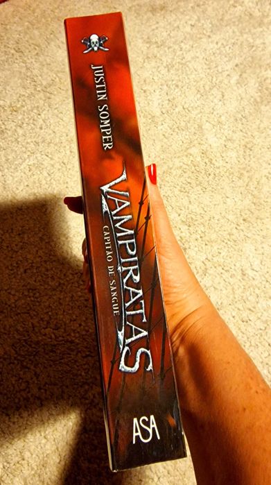Livro "Vampiratas, Capitão de Sangue" de Justin Somper