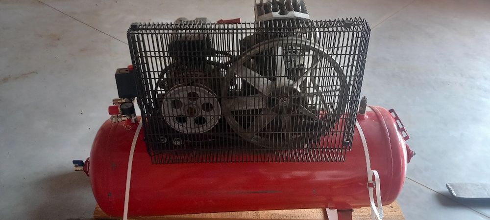 Sprężarka 150Lwelded pressure vessel 87/404 eec