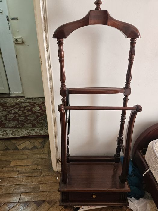 Cama de casal em madeira