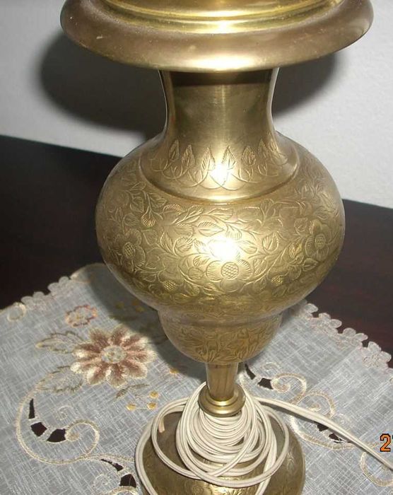 Candeeiro mesa em cobre cinzelado - Anos 40