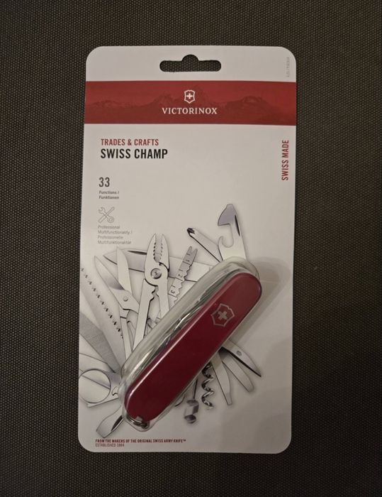 Нож Victorinox SwissChamp 1.6795 красный