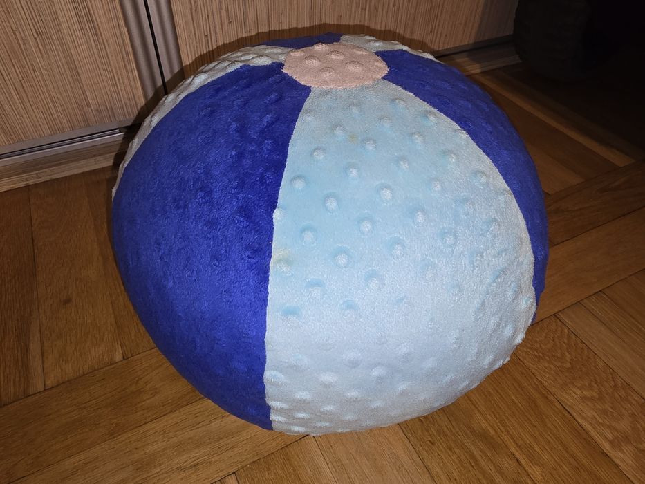 Piłka pluszowa - puf handmade