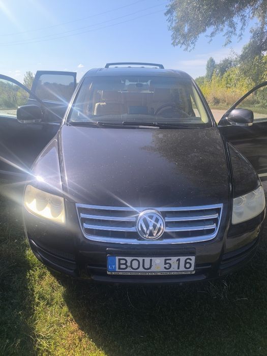 Автомобіль Volkswagen Touareg