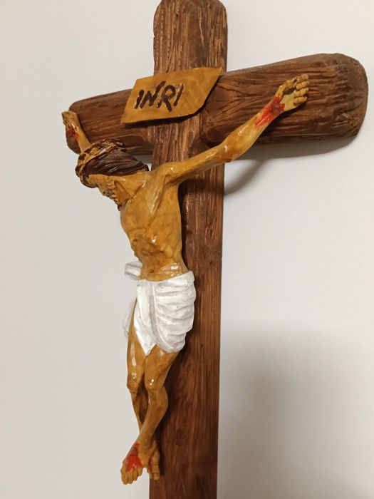 Duży rzeźbiony drewniany krzyż 50cm