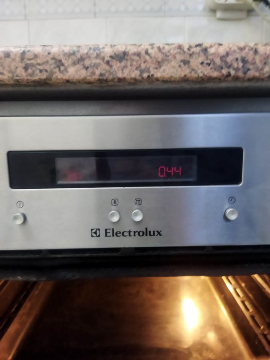Forno elétrico em inox, da conceituada marca Electrolux 100% funcional