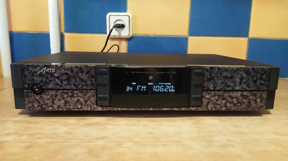 Топ Тюнер FineArts by Grundig T4 Marble.