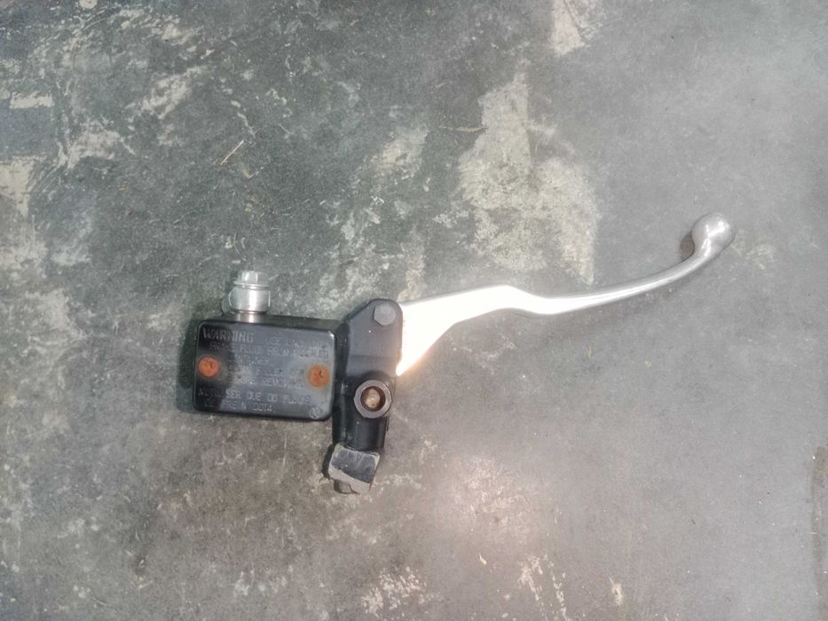 suzuki burgman 125 uh125 uh pompa hamulca hamulcowa prawa klamka