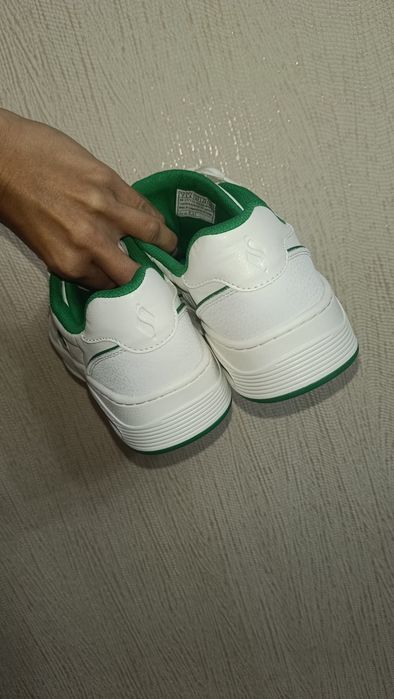 Білі кросовки Skechers 24 см